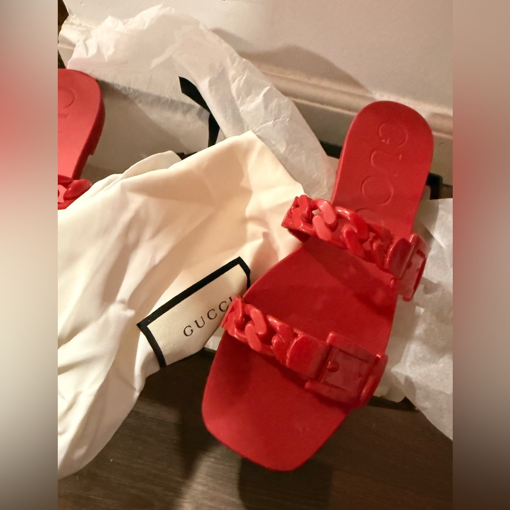 Gucci Vibrant Red Chain Sandals - Picture 5 of 6